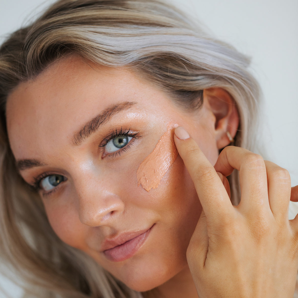 Rose Gold Radiance Mask with Moroccan red clay and copper peptides for instant radiance
